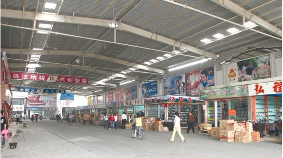 新华南鞋城市场一景